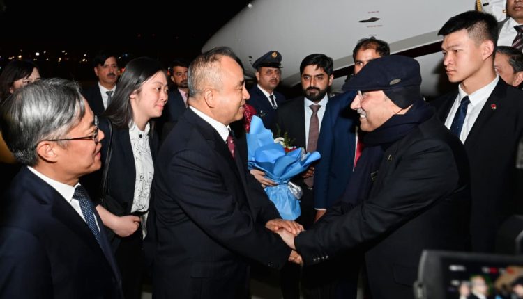 صدر آصف علی زرداری کا اُرومچی میں پرتپاک استقبال